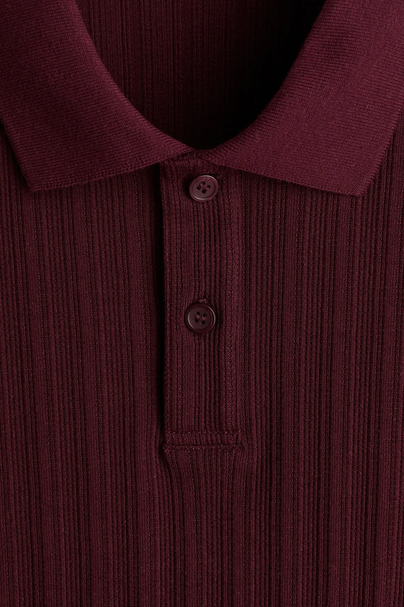 اتش اند ام تي-شيرت بولو من الجيرسيه بارز الملمس بقصّة سلِم